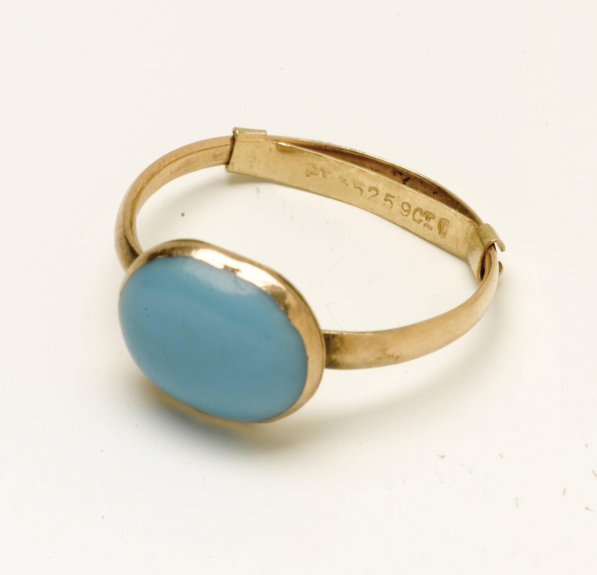 Jane's finger ring